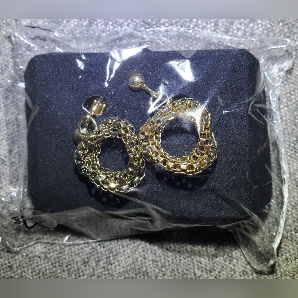 *NWOT* Vintage Avon Goldtone Circle Snake Chain Earrings